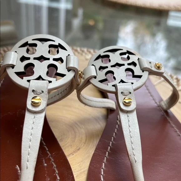 Tory Burch Cream and Brown Logo Thong Sandal size 5.5 - Picture 3 of 7